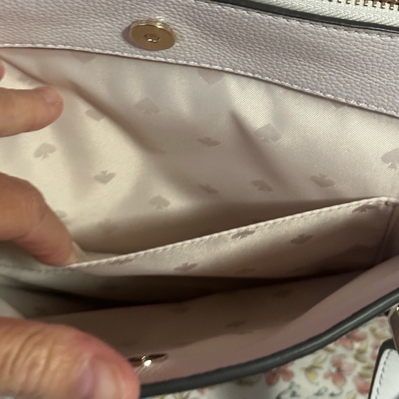 Kate Spade large triple compartment purse. NWT, Beautiful white bag. - Picture 6 of 10